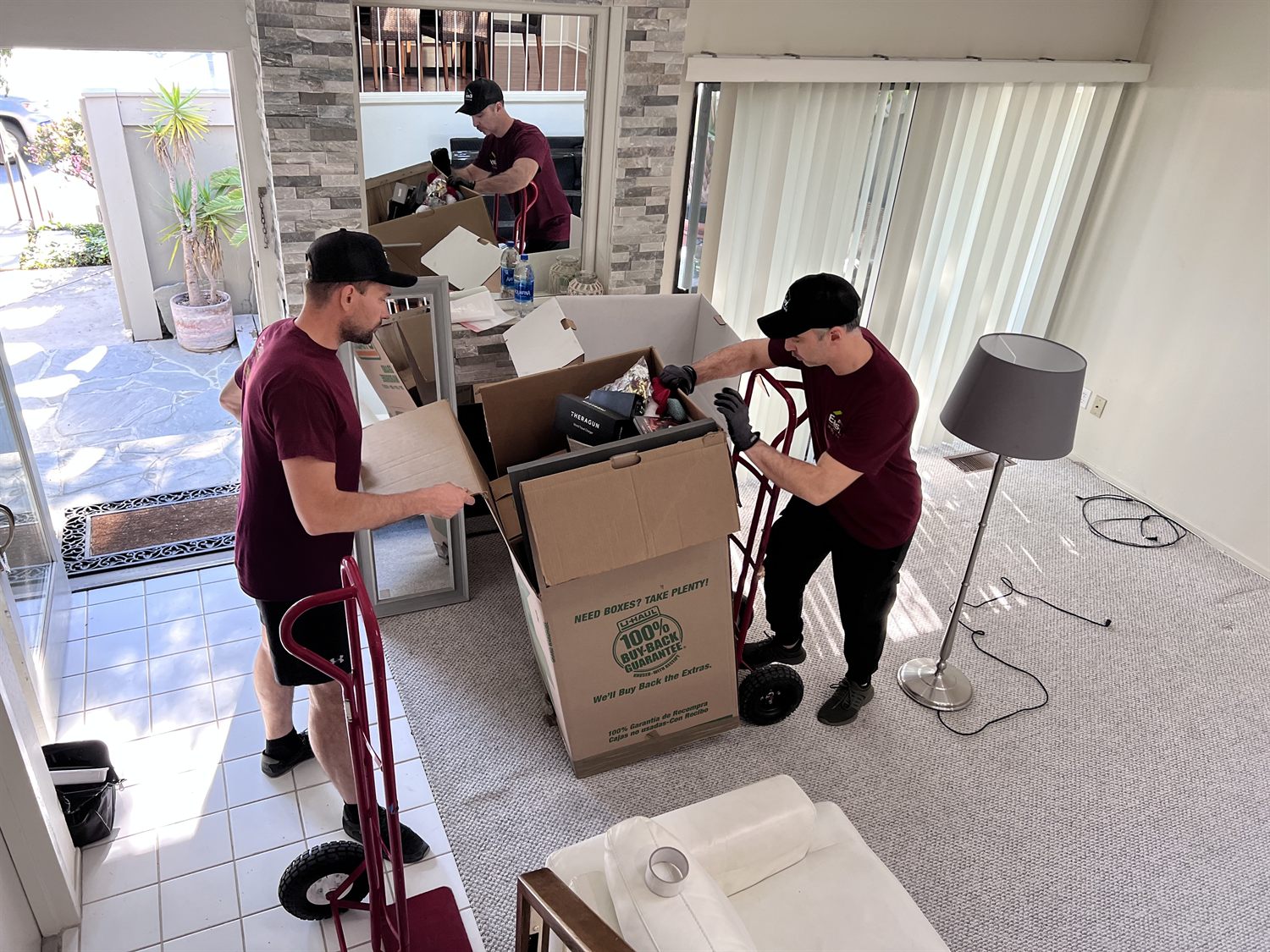 Easy Moving LA crew packing a home
